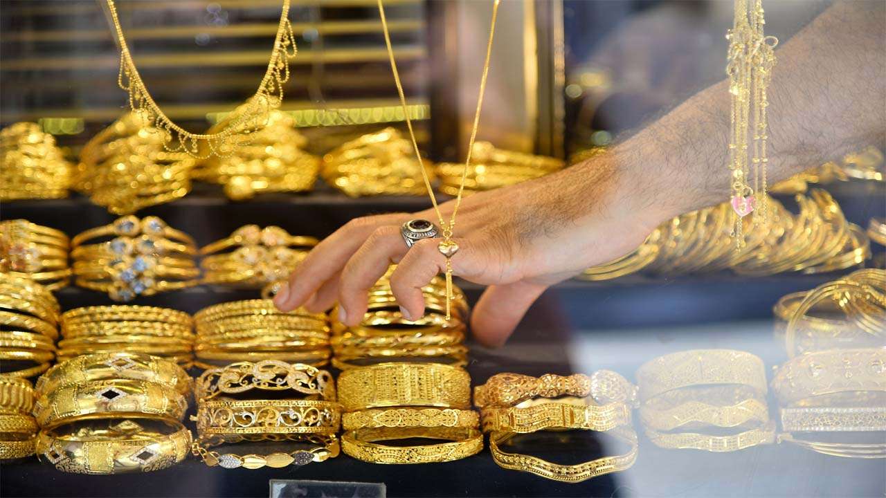 “بعد ما وصل 3000 جنيه نازل اهو”.. انخفاض مفاجئ في أسعار الذهب اليوم في محلات الصاغة شوف بنفسك