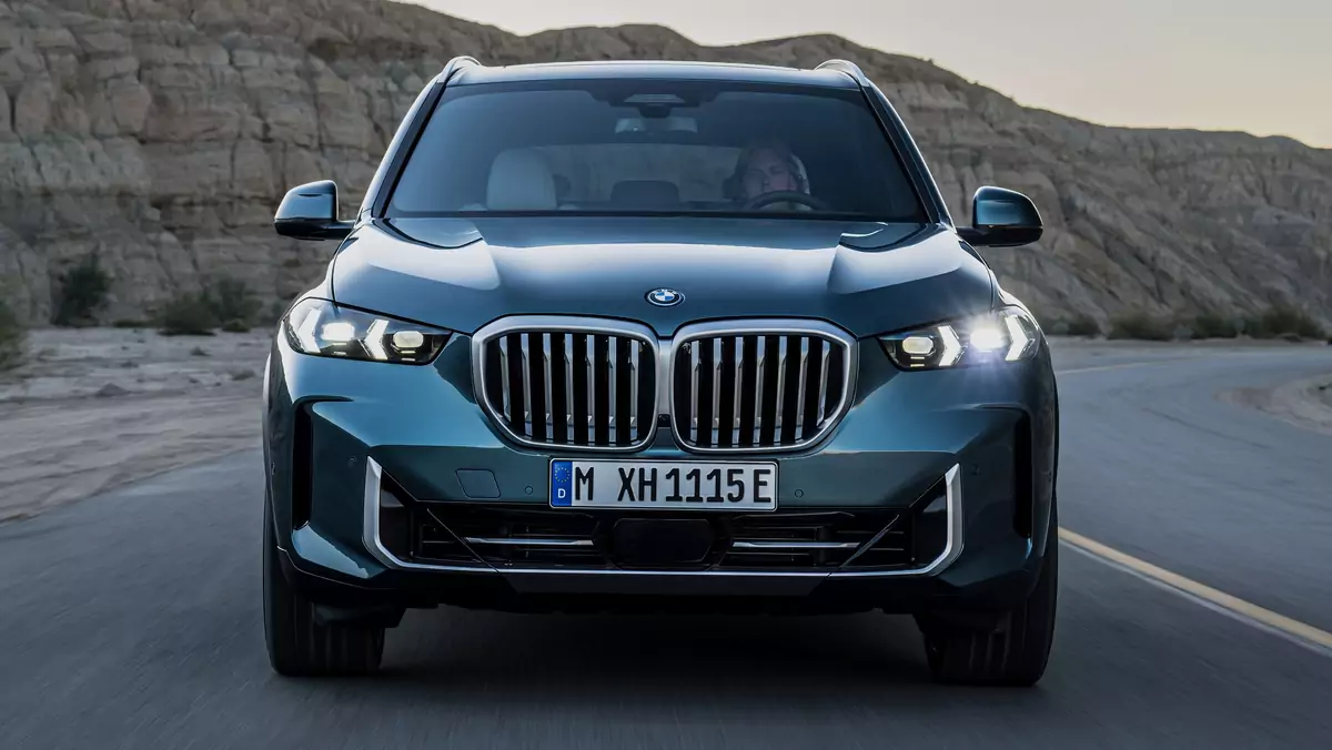 مواصفات سيارة BMW X5 2024 الدفع الرباعي وسعرها في السوق السعودي