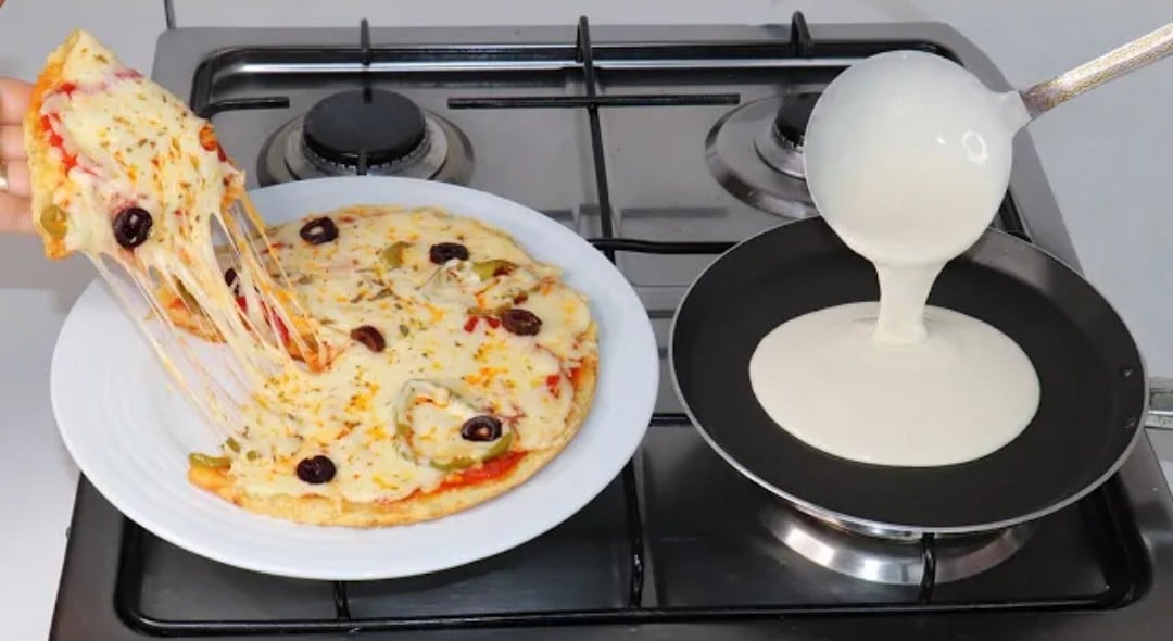 طريقة عمل البيتزا السائلة في المقلاة الذ واسرع بيتزا بدون عجن وبدون فرن روعة