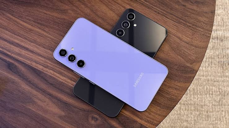 بشاشة Super AMOLED وبطارية عملاقة Samsung Galaxy A54 5G هاتف بإمكانيات جبارة وسعر في المتناول