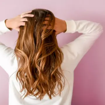 وصفات لتكثيف الشعر بمكونات طبيعية للقضاء على مشكلة تساقط الشعر